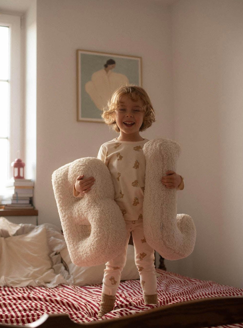 E Creme Boucle Buchstabenkissen