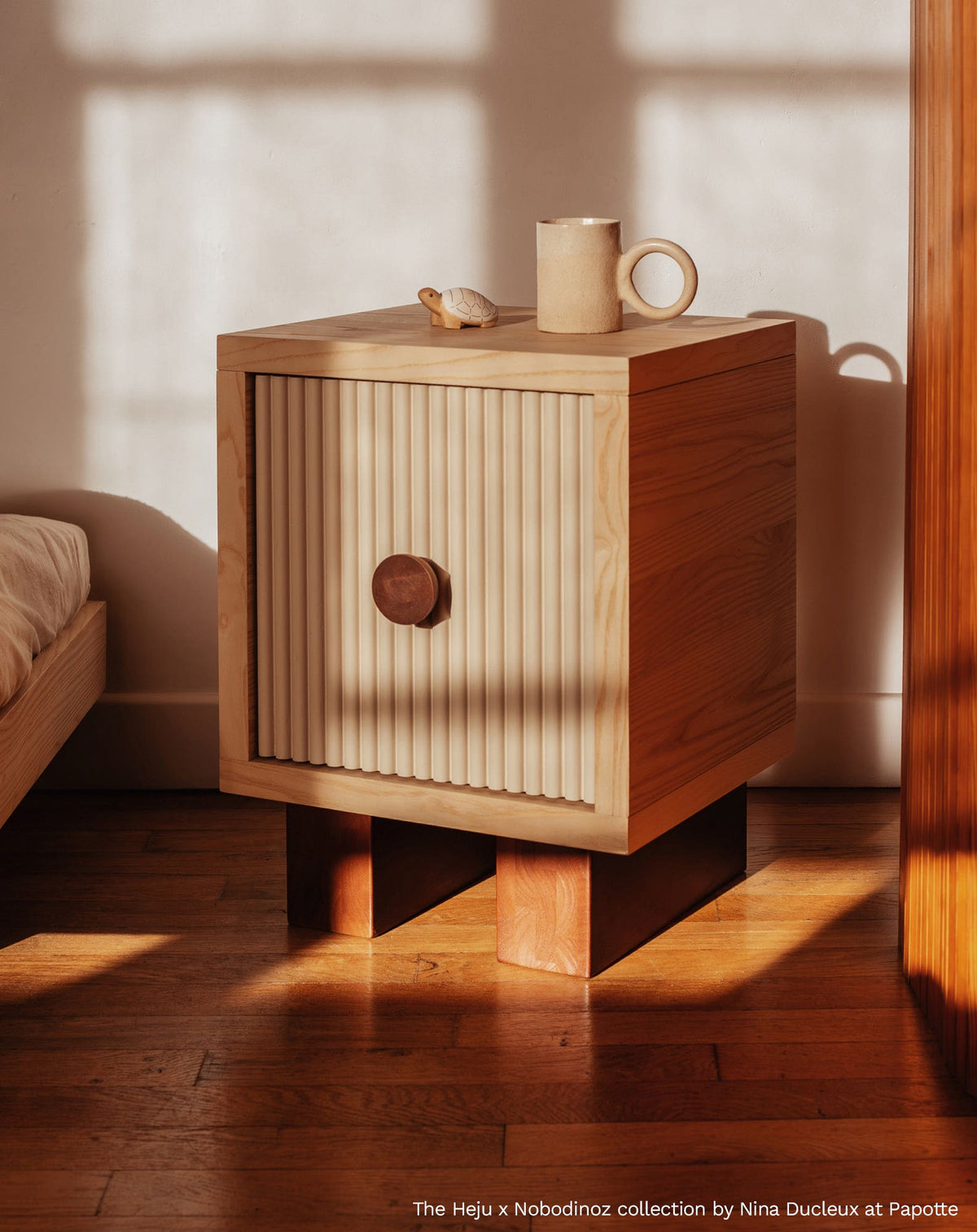 Nobodinoz Heju bedside table