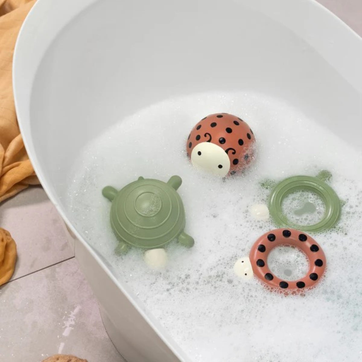 Sebra bath ball, ladybug Dusty Red