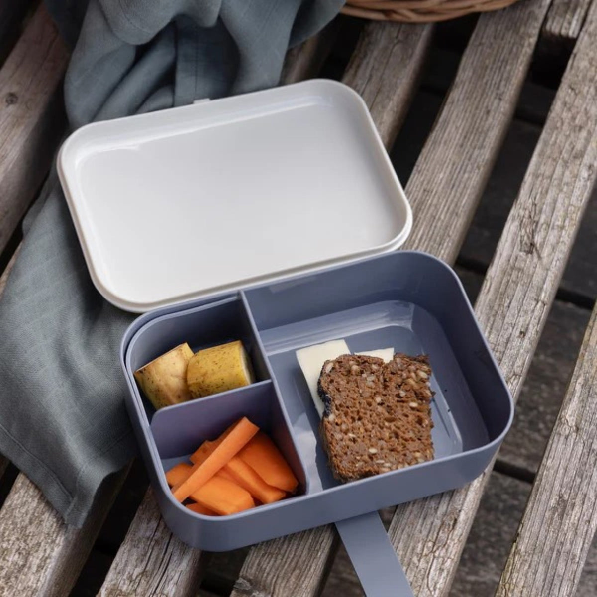 Sebra lunch box with silicone strap Powder Blue