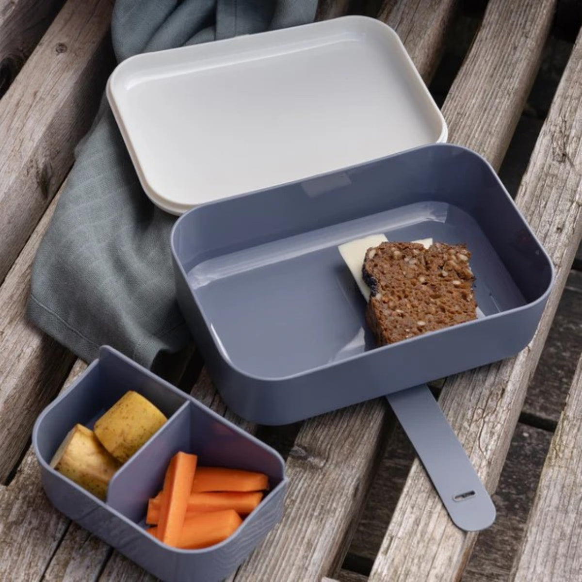 Sebra lunch box with silicone strap Powder Blue