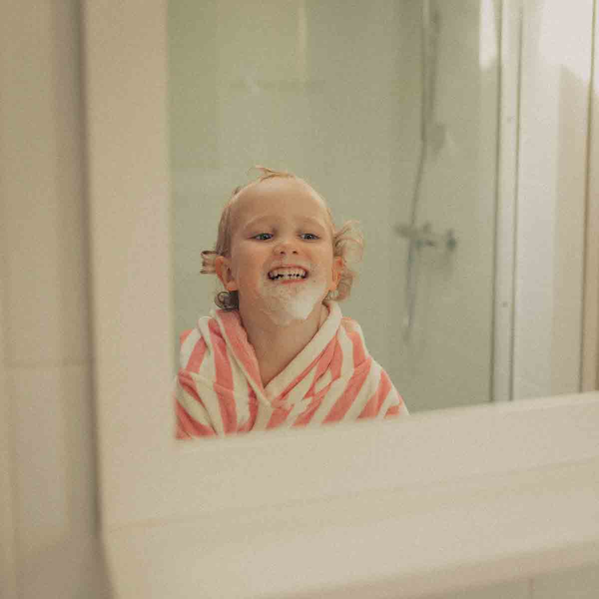 Rosa d'aprile Poncho da bagno a righe Fragola