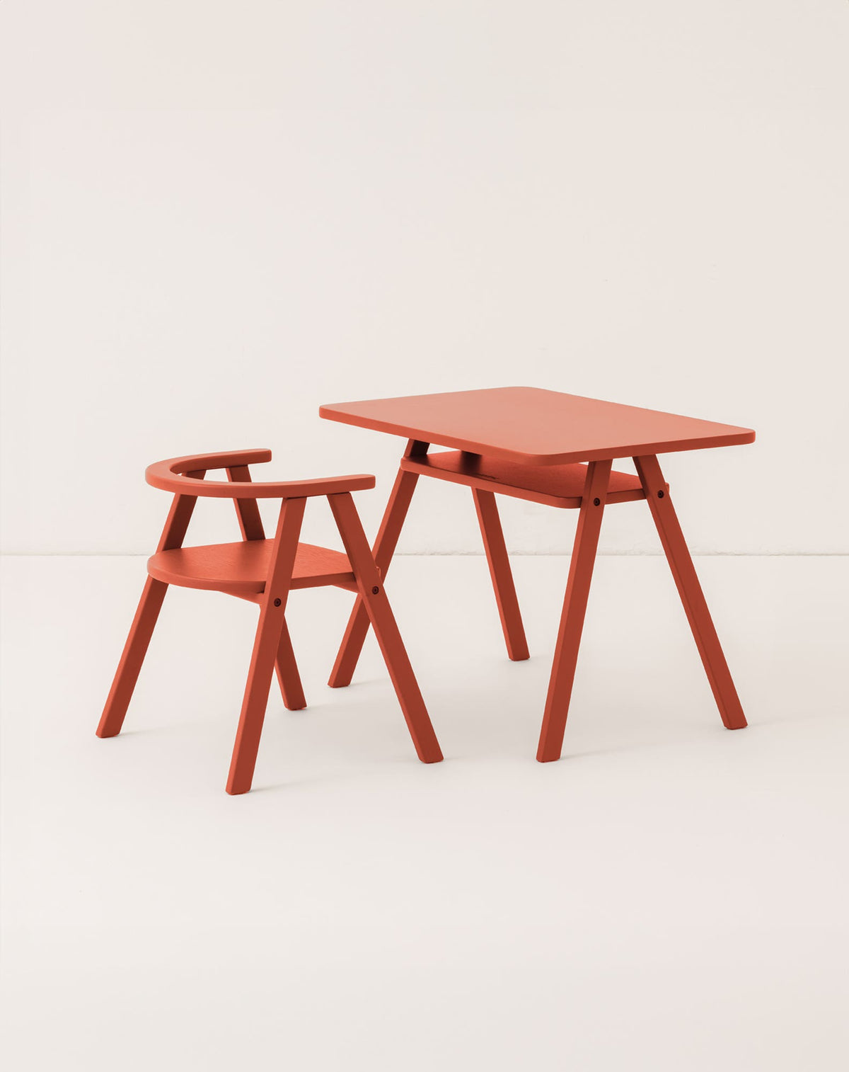 Nobodinoz Growing Green children's table with 1 chair red
