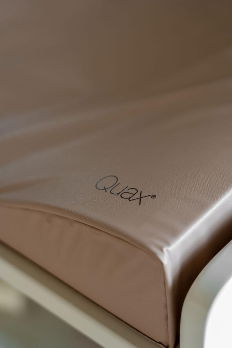 Quax changing mat Wave
