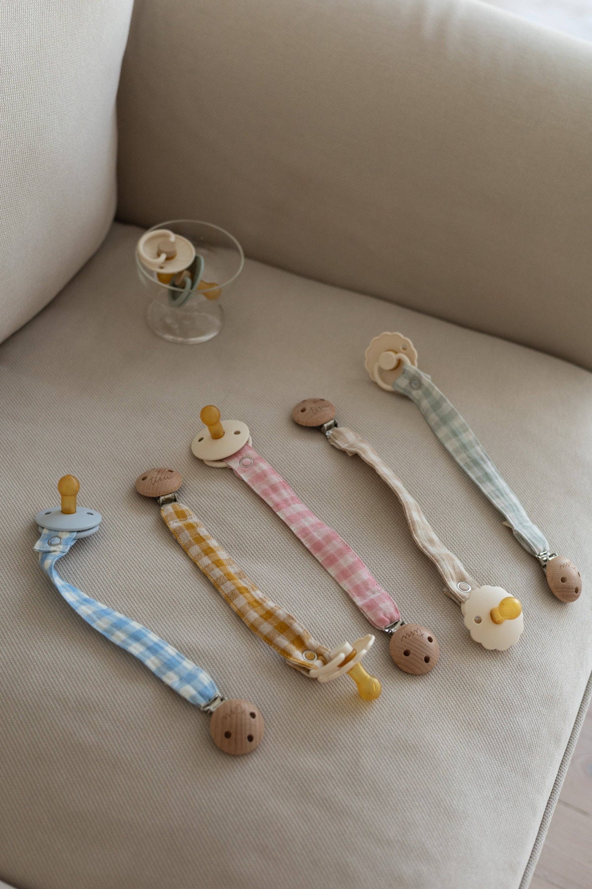 TISU pacifier chain beige