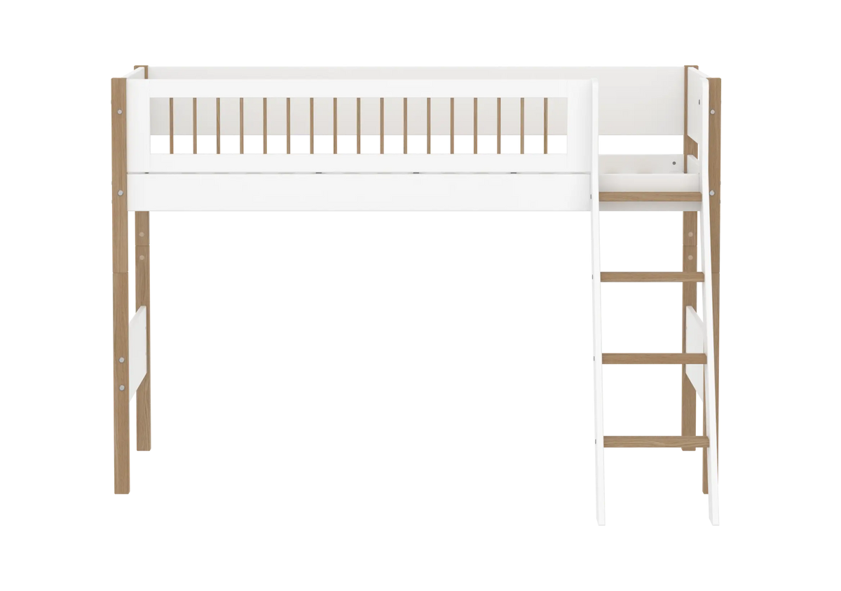 Flexa Nor Mittelhohes Bett mit Schrägleiter 90 x 200 cm Eiche