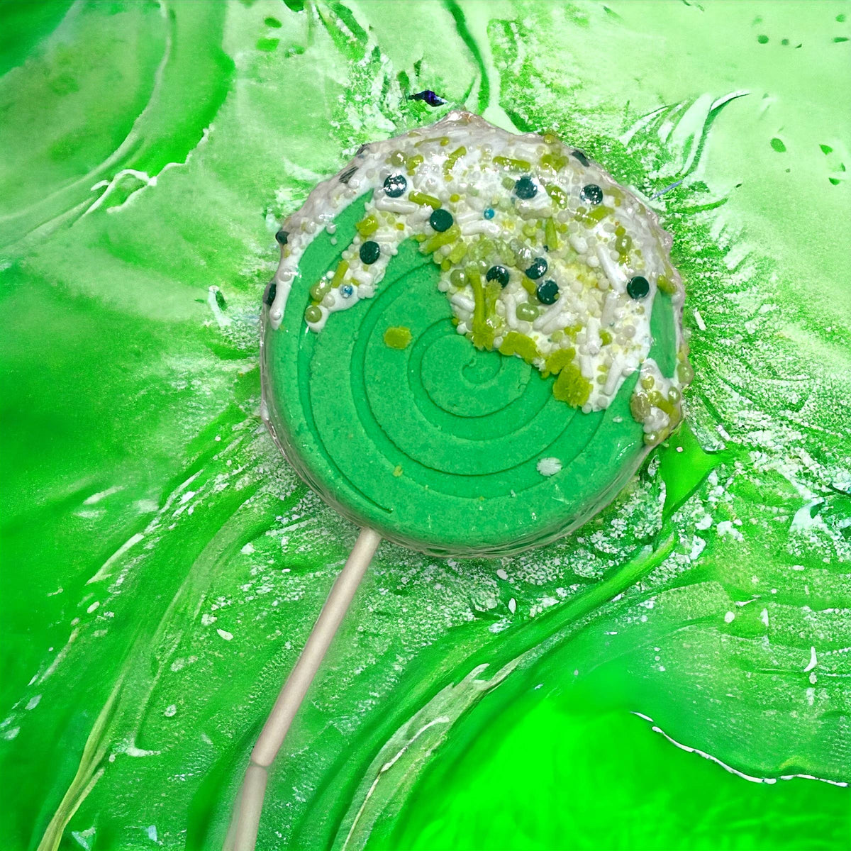 Calla-Lily-Cosmetics_Lollipop-Badebombe-Grün_2.jpg