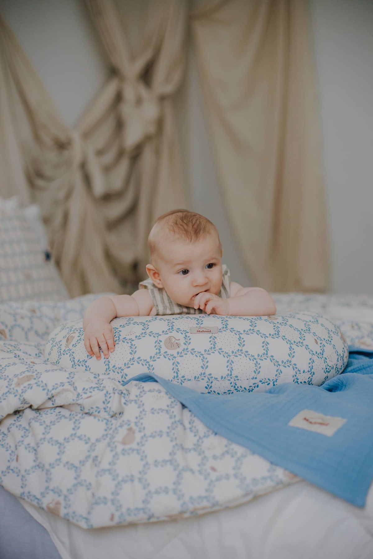 Malomi Kids Coussin d'allaitement Blue Cottage
