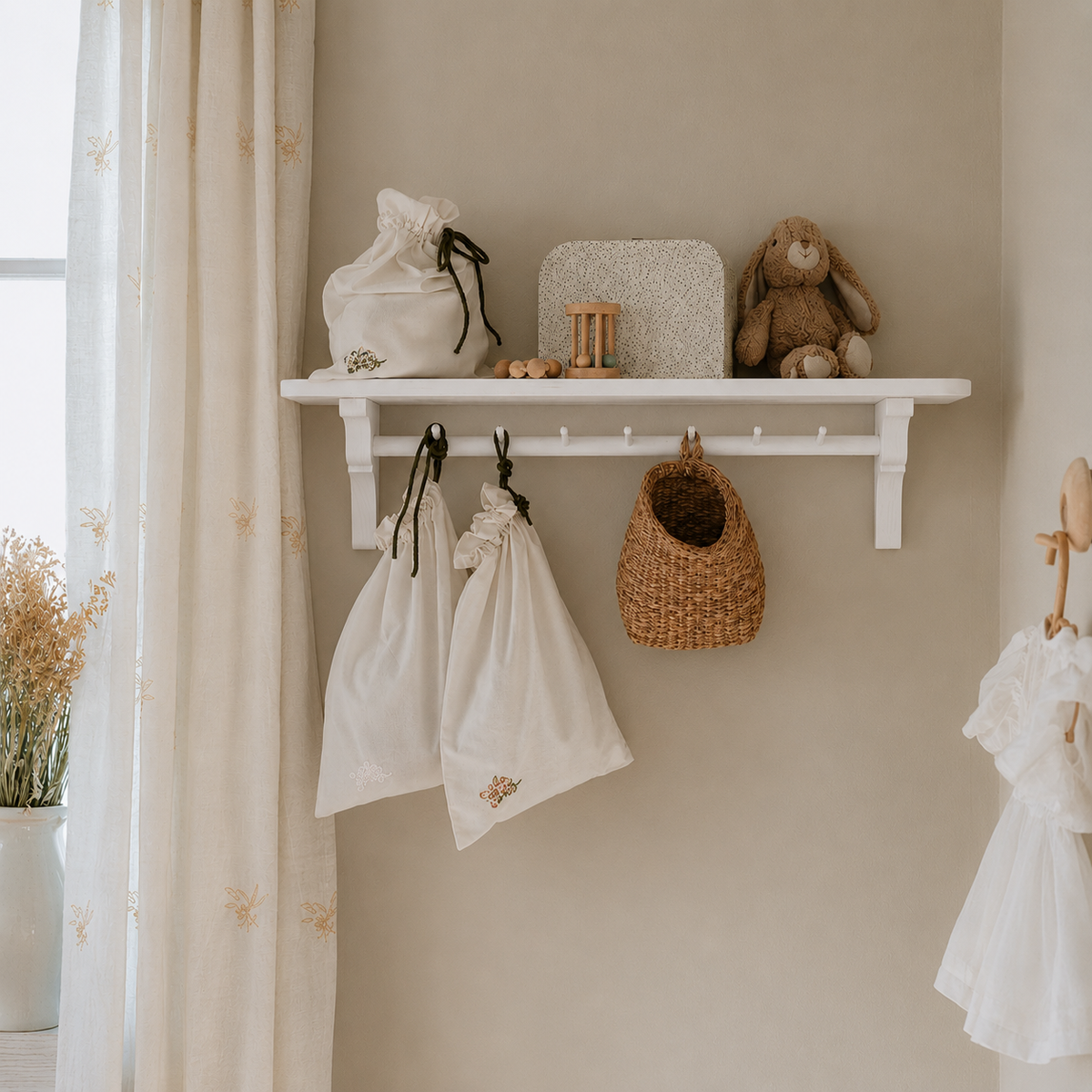 Gustavienne wall shelf 9 hooks White