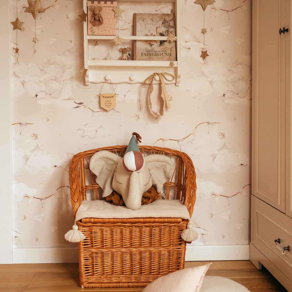 Dekornik Tapete Magic Schwäne Beige Streifen 100 x 280