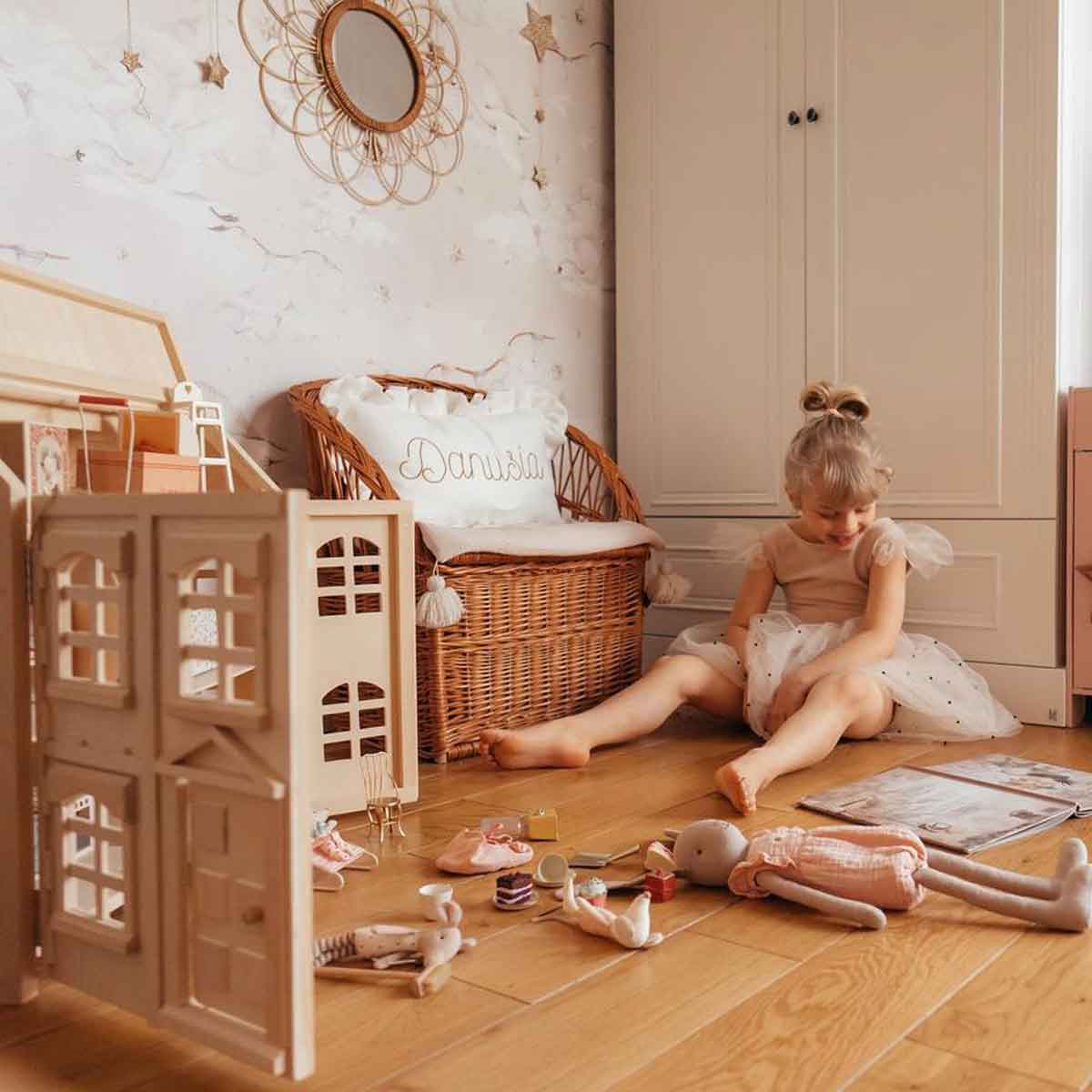 Dekornik Tapete Magic Schwäne Beige Streifen 100 x 280