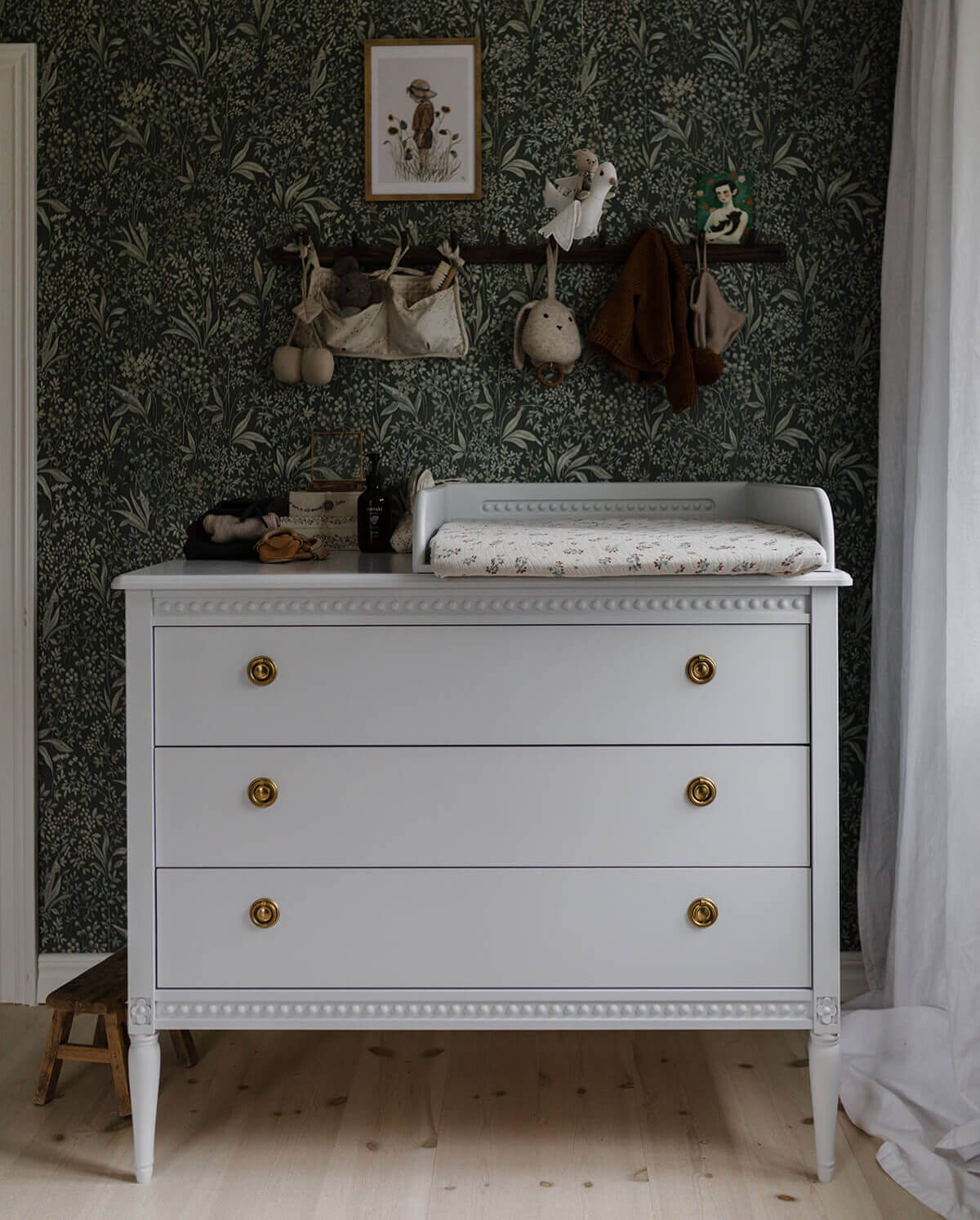 Gustavienne Kommode Birke