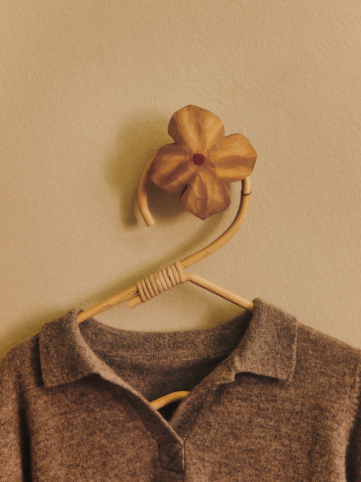 Ferm Living Poesie hand-carved hook - Rose