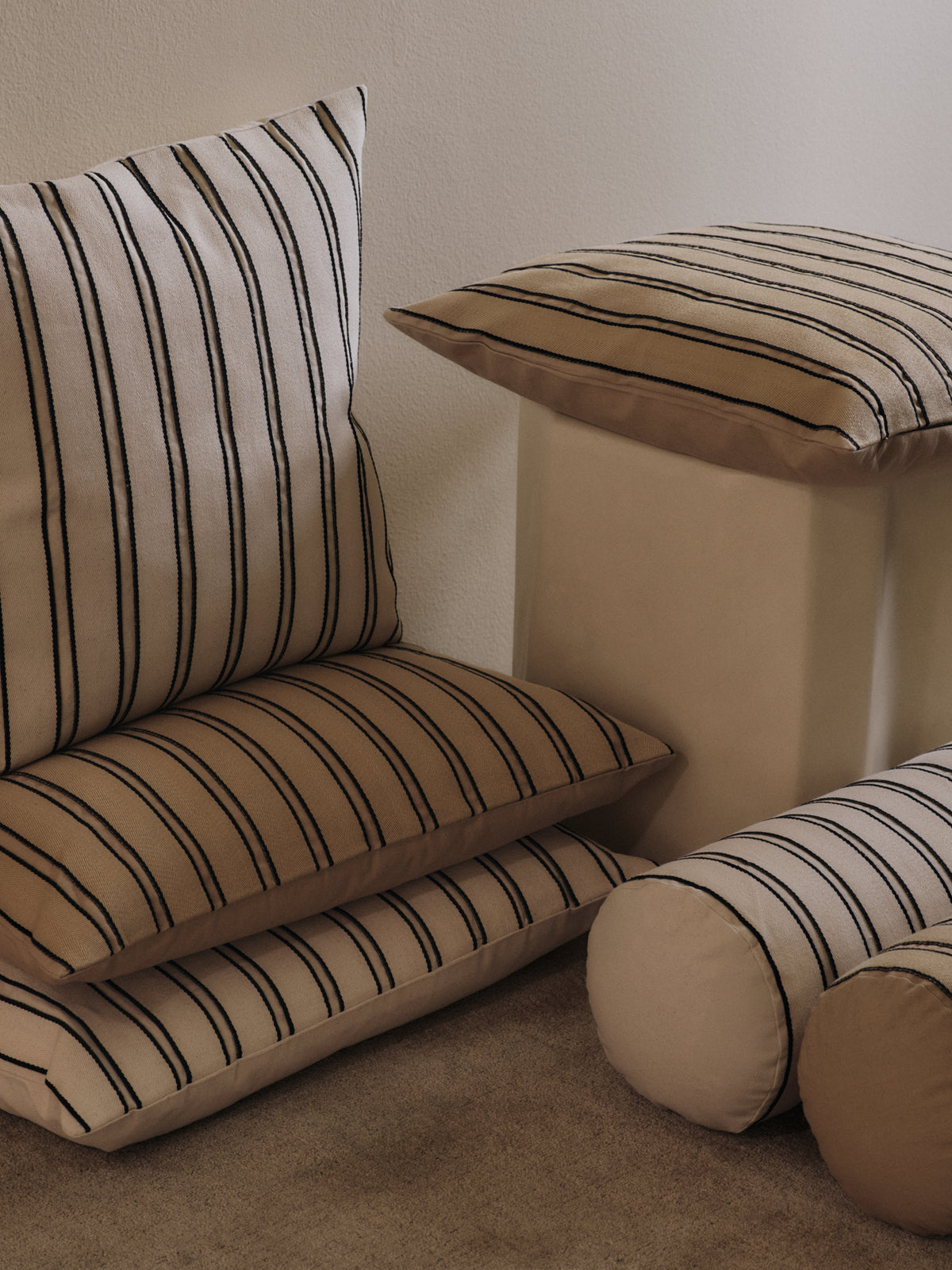 Ferm Living Twill Coussin - Cashmere/Black