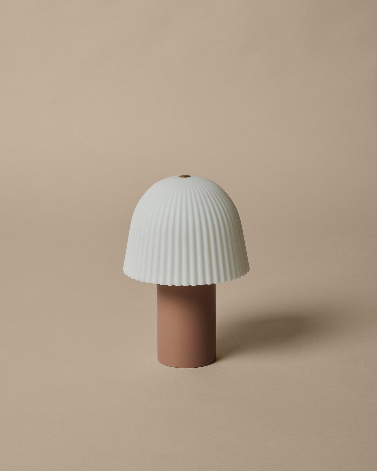 Ferm Living Frill Lampada portatile - Rosa/bianco