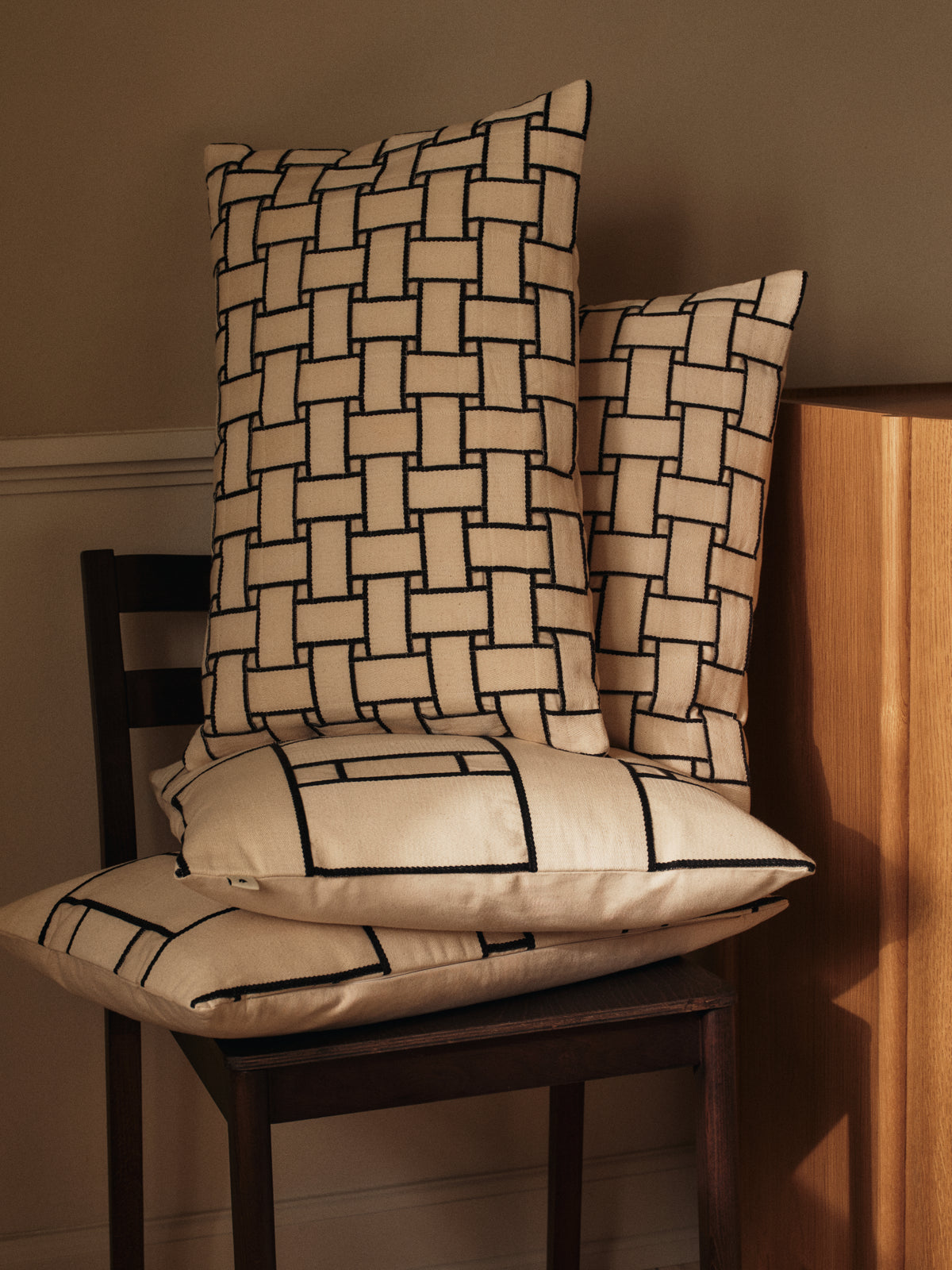 Ferm Living Lattice Offset Cushion - Off-white/Black