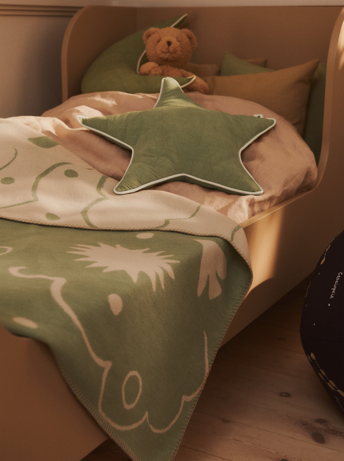 Ferm Living Star Kissen - Tea Green