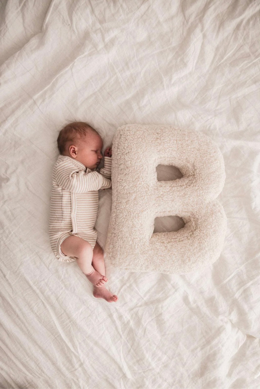 Betty's Home Coussin Lettres B Crème Bouclé