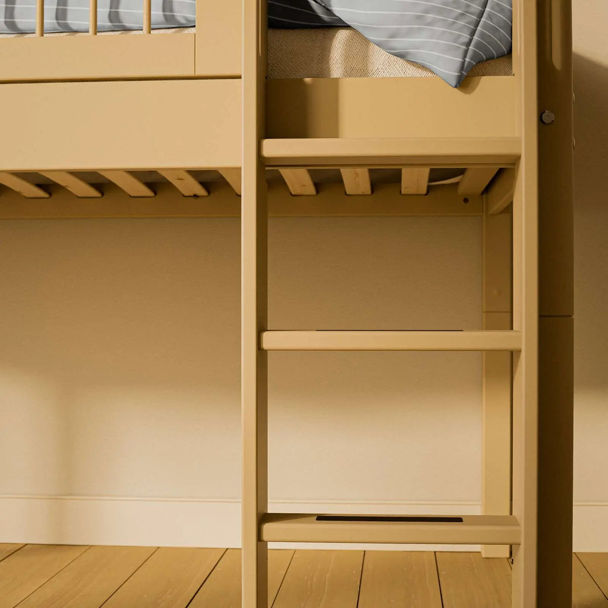 Flexa White Mid-high bed with straight ladder 90 x 200 cm True