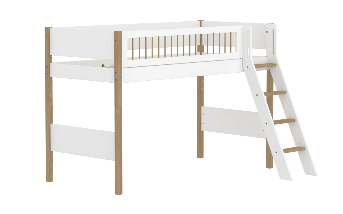 Flexa Nor Mittelhohes Bett mit Schrägleiter 90 x 200 cm Eiche