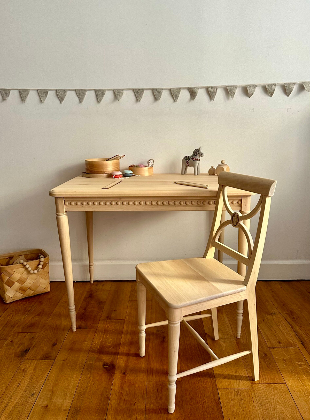 Gustavienne children's desk Gustavian blue
