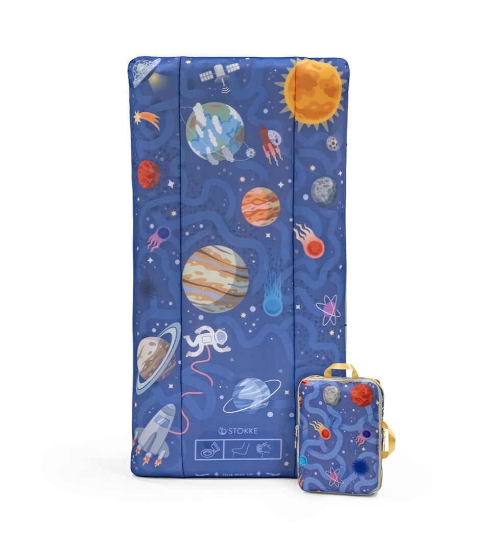 Stokke® JetKids™ CloudSleeper - Il lettino da viaggio gonfiabile, Space Maze