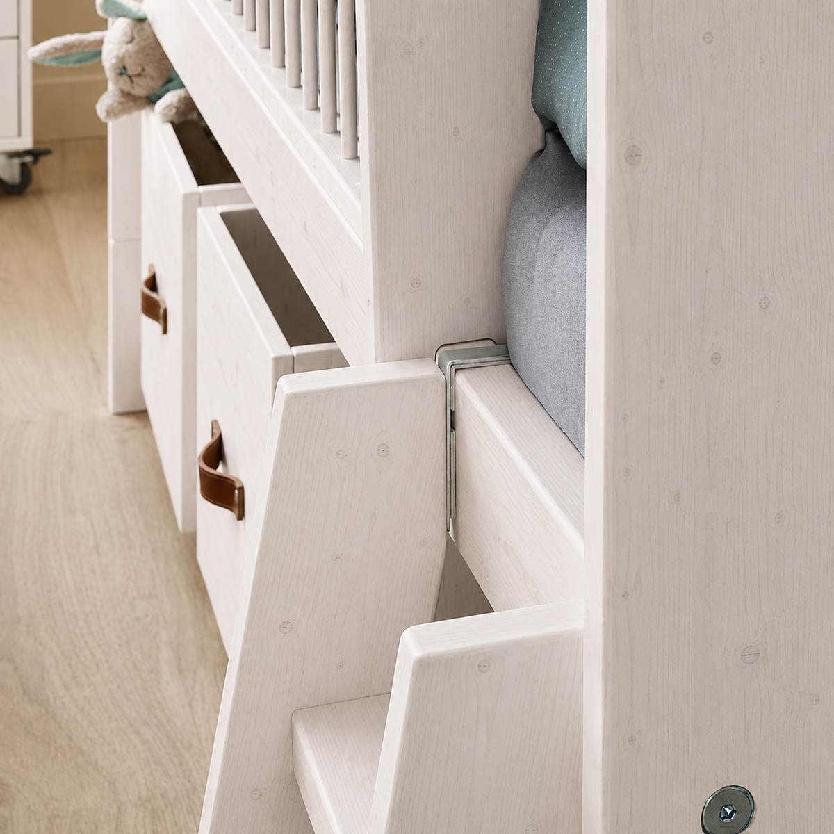 Lifetime Kidsrooms Small ladder for day bed Whitewash