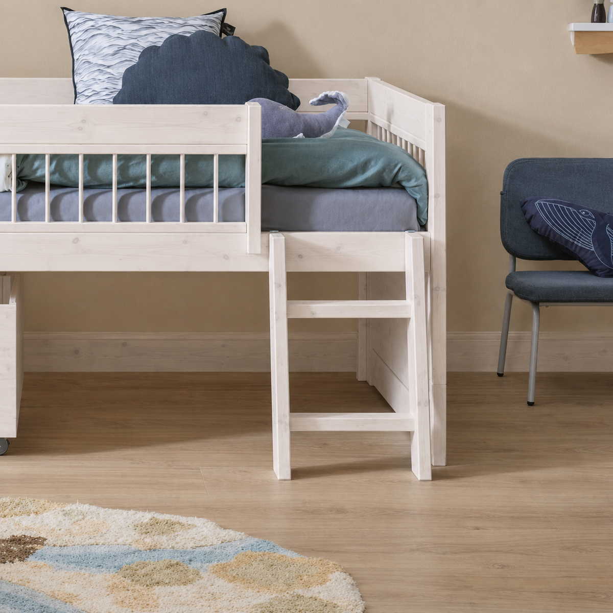 Lifetime Kidsrooms Small ladder for day bed Whitewash