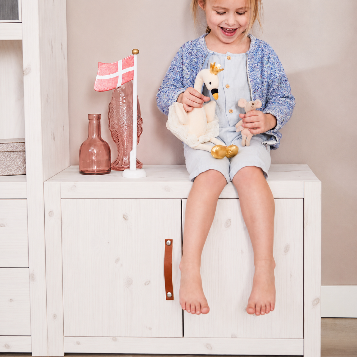 Lifetime Kidsrooms Whitewash bookcase