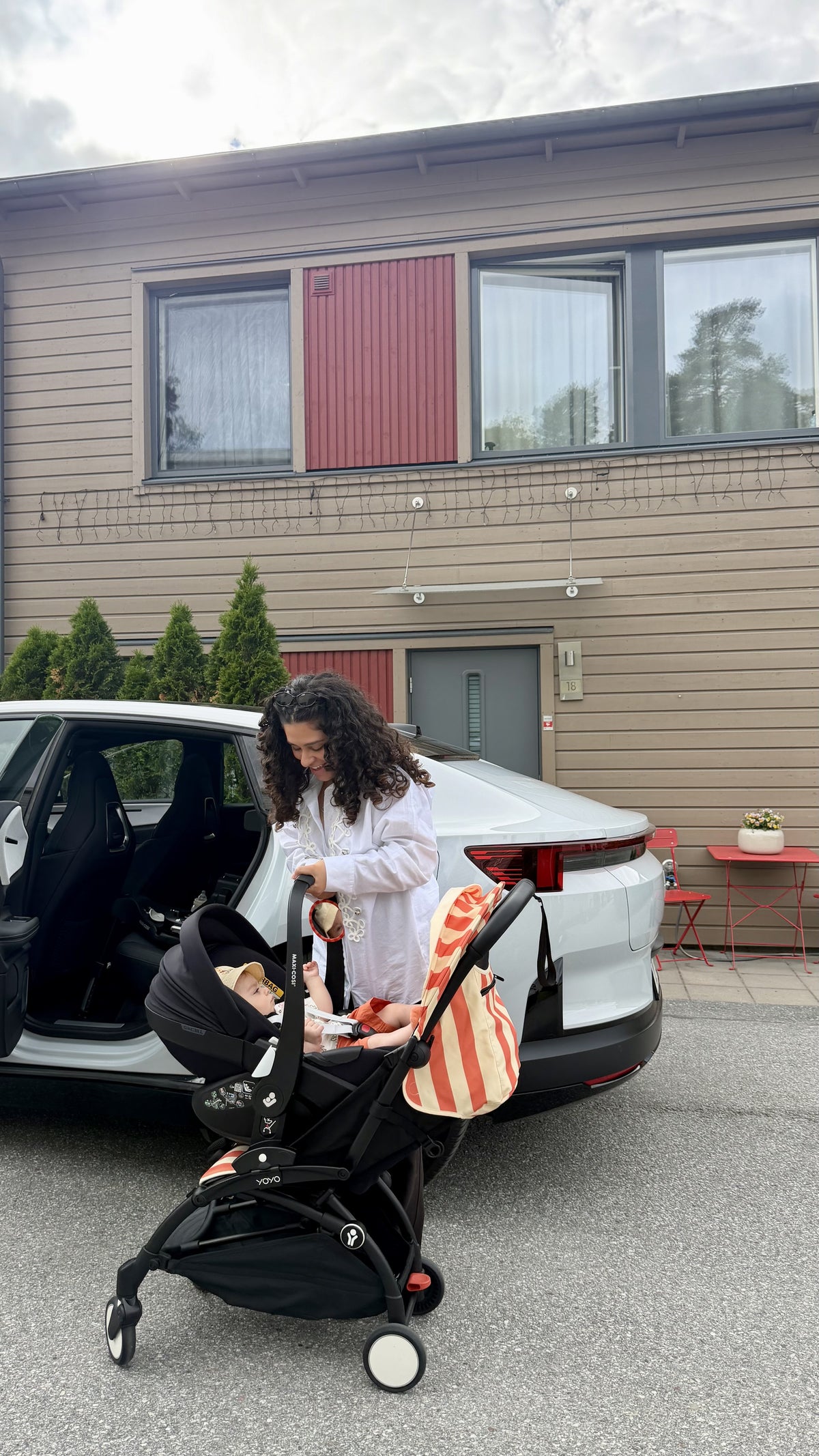 Seggiolino auto Maxi-Cosi Pebble 360 Pro² con base ISOFIX Twillic Truffle - Immagine 2