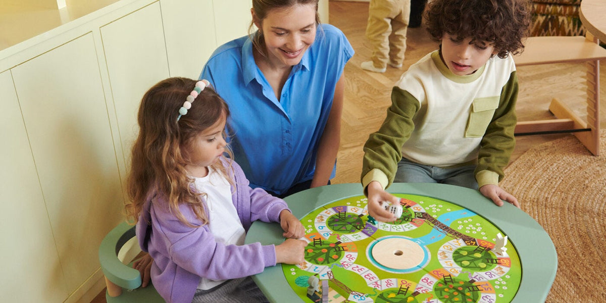 Stokke® MuTable™ Spieltisch Set mit Stühlen