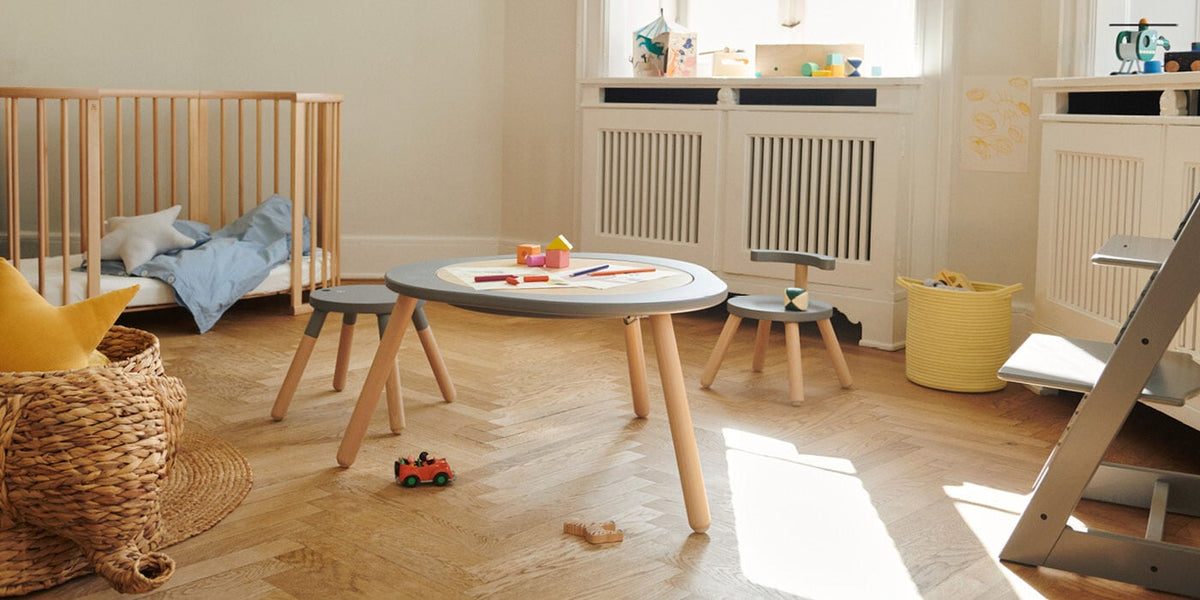 Stokke® MuTable™ Spieltisch Set mit Stühlen
