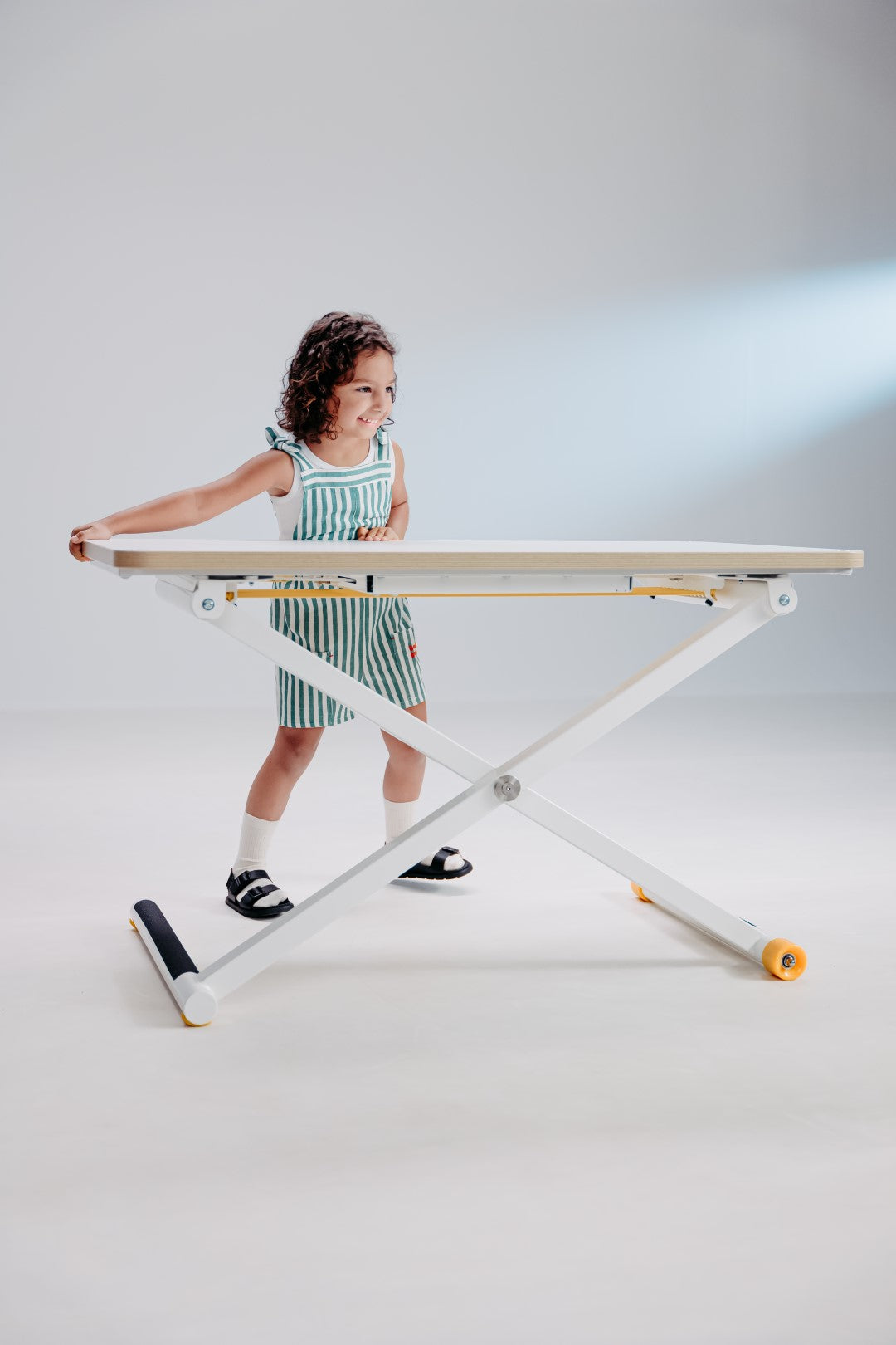 Poptop height-adjustable children's desk white