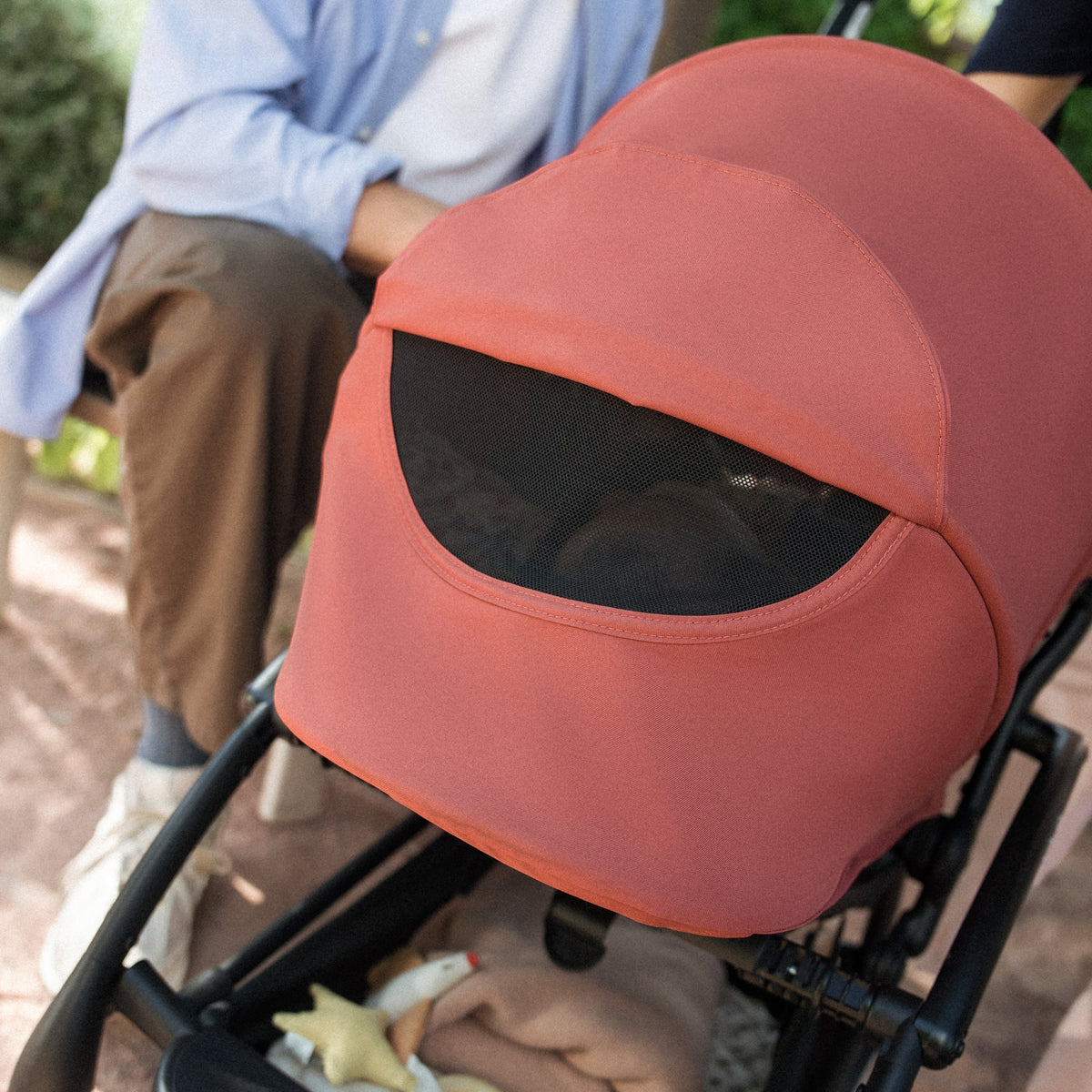 Stokke YOYO⁵ Stroller with Newborn Kit in Taupe - Image 25