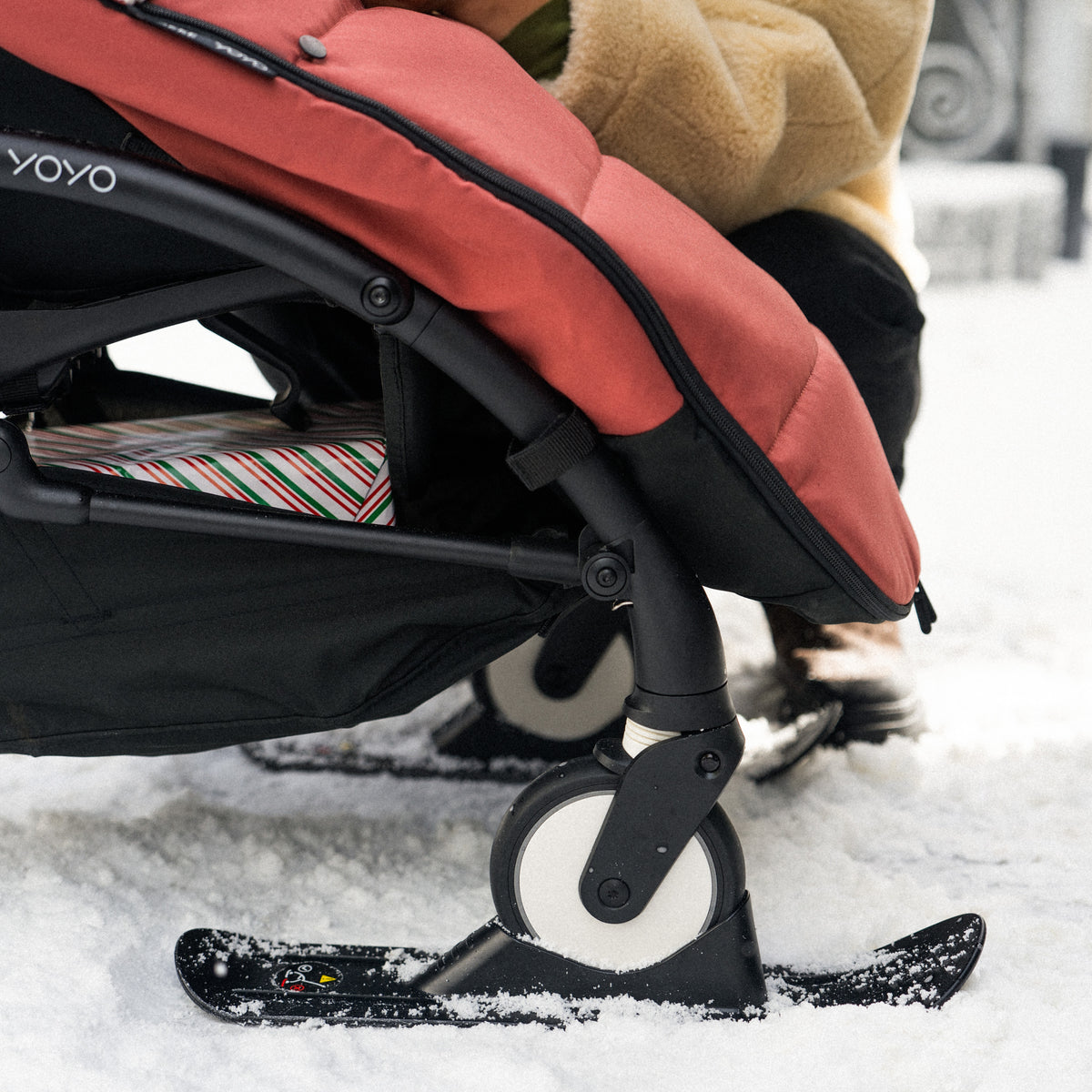 Stokke YOYO Skier Schwarz - Bild 3