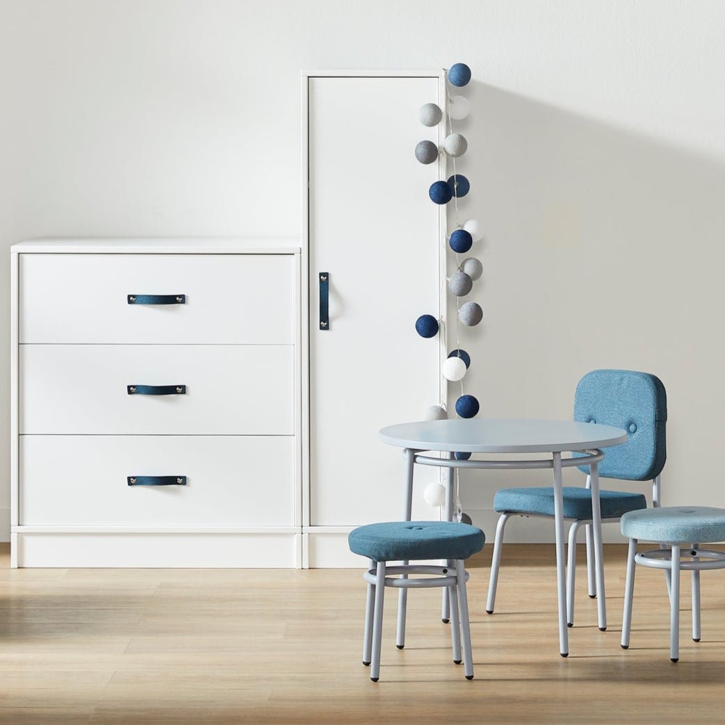 Lifetime Kidsrooms ALL-IN-ONE Armoire haute avec portes, étagère et tringle à vêtements Whitewash