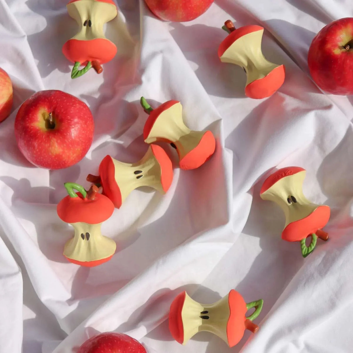 Oli & Carol Pepa the apple teething ring