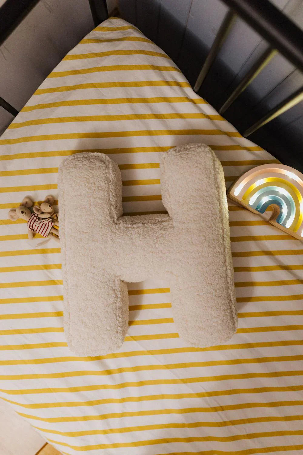 Betty's Home cuscino lettera H crema bouclé
