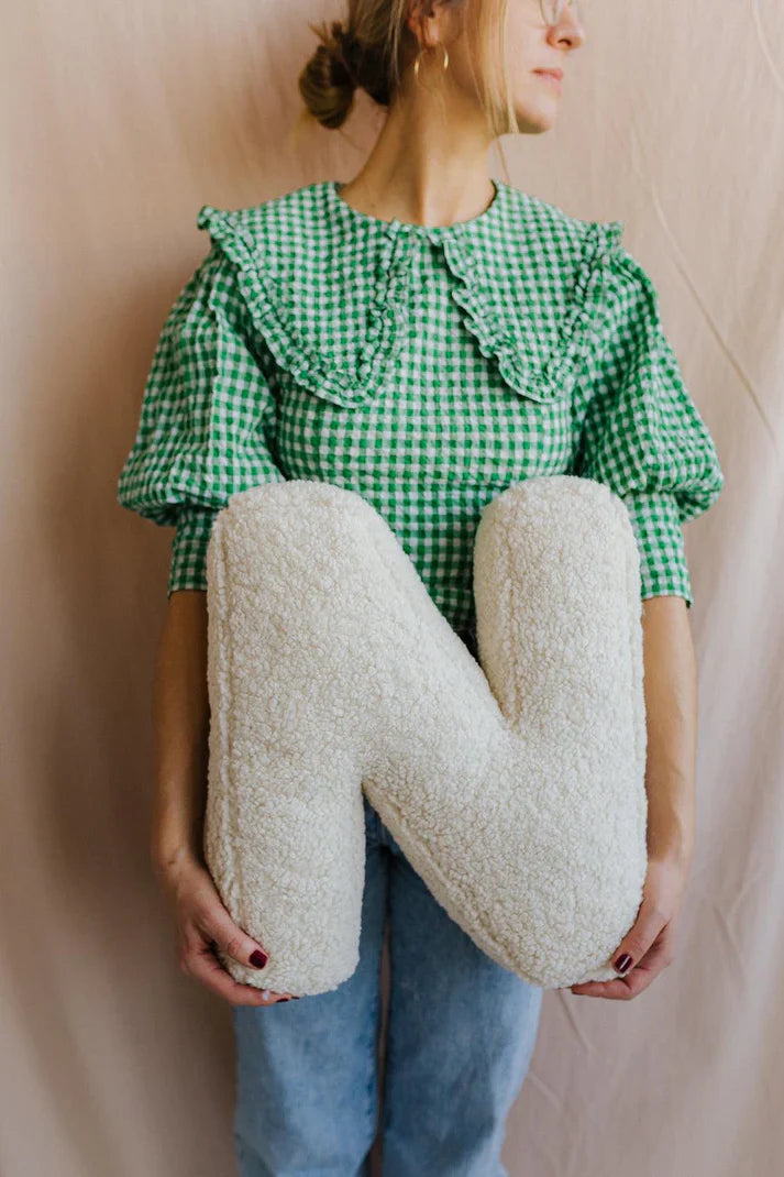 Betty's Home Coussin Lettres N Crème Bouclé