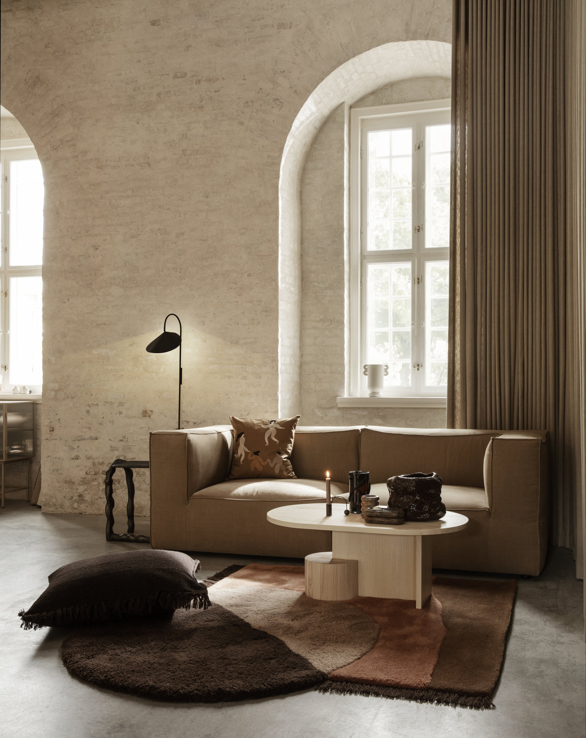 Ferm Living Arum - Lampada da parete orientabile - Nero