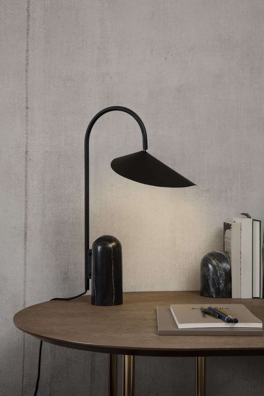 Ferm Living Arum lampe de table - Black