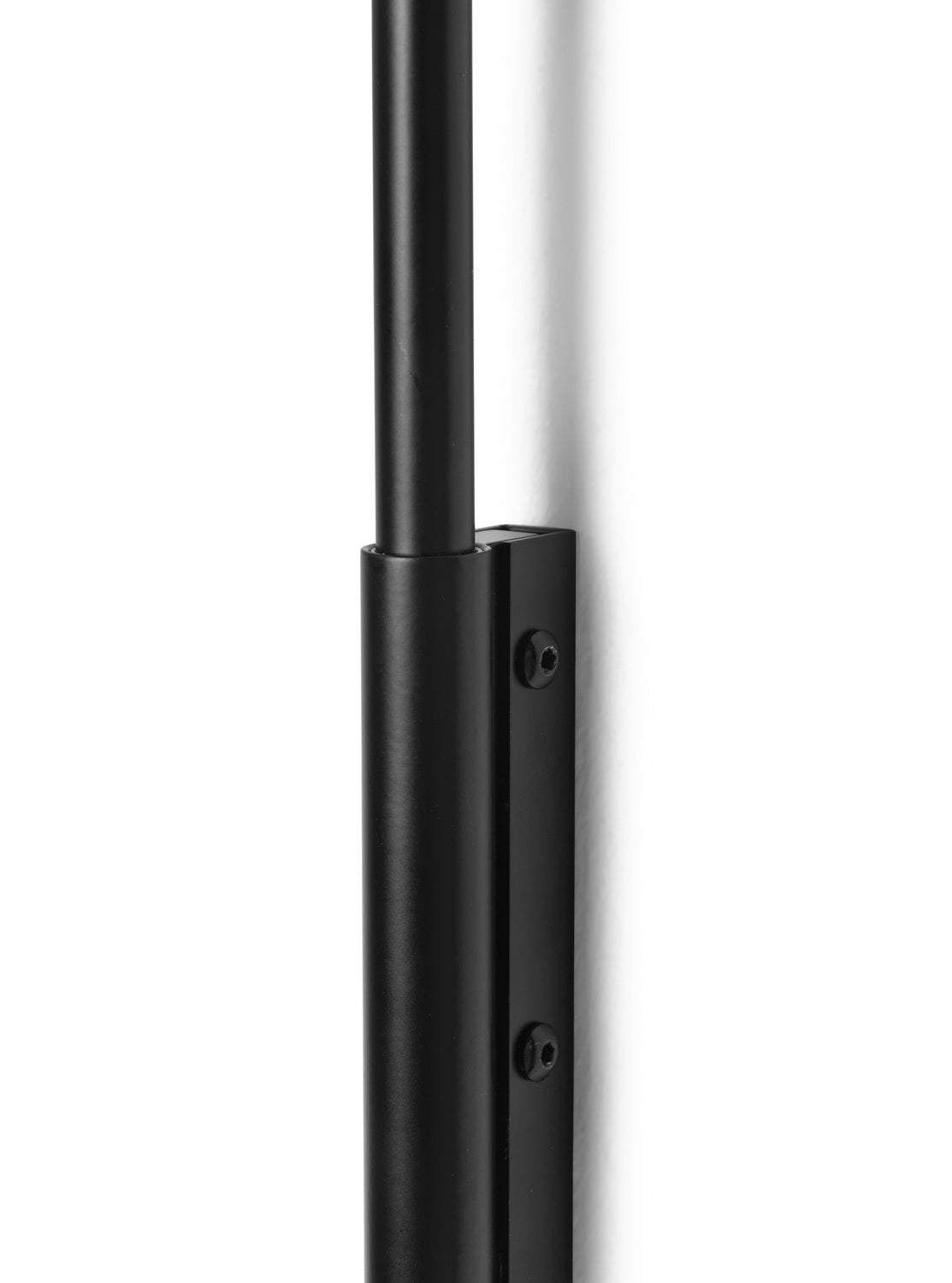 Ferm Living Arum - Lampada da parete orientabile - Nero