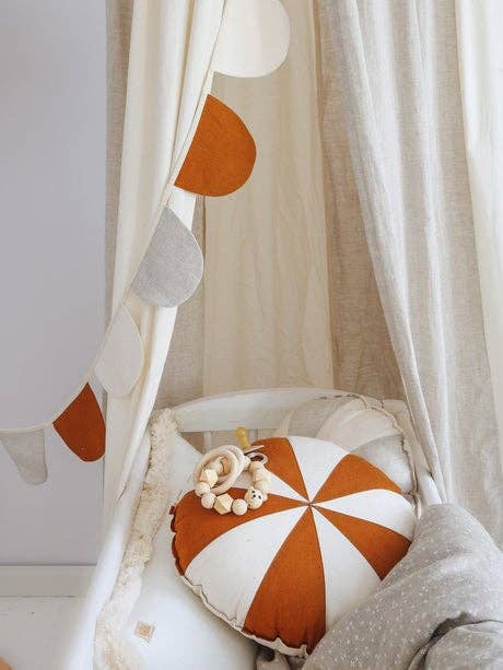 Moi Mili canopy circus cream
