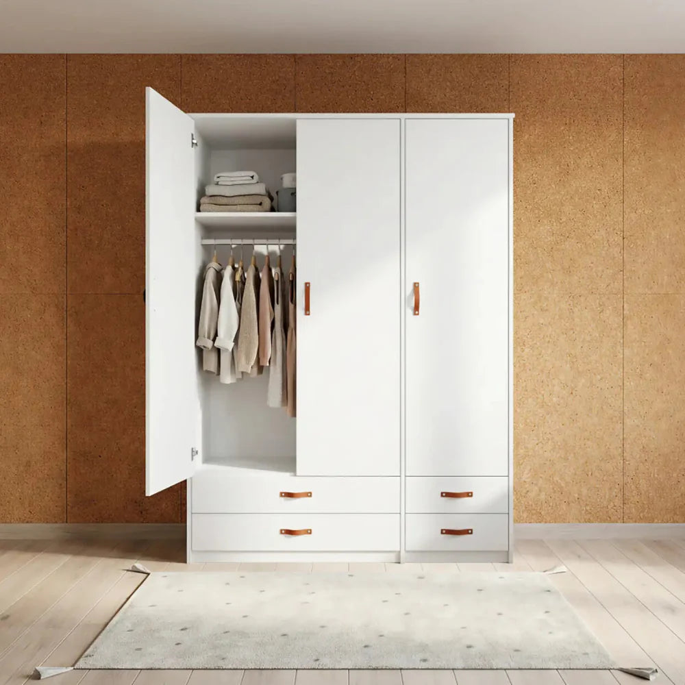 Lifetime Kidsrooms closet with 3 doors - Elements