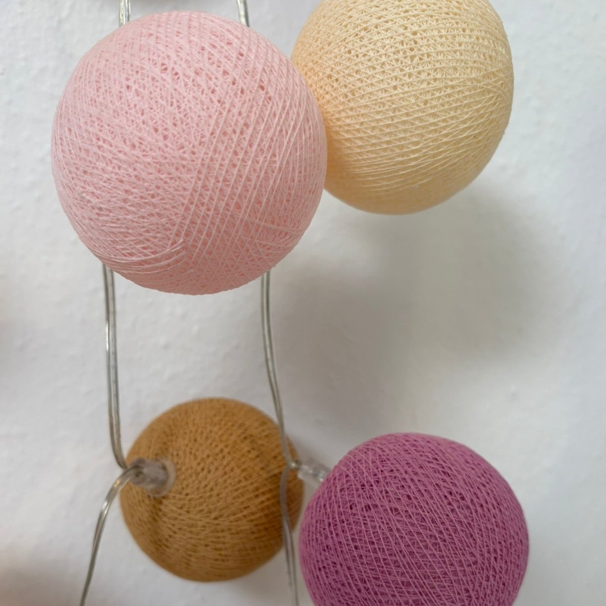 Lifetime Kidsrooms Lichterkette mit Baumwollkugeln - Pink Lily