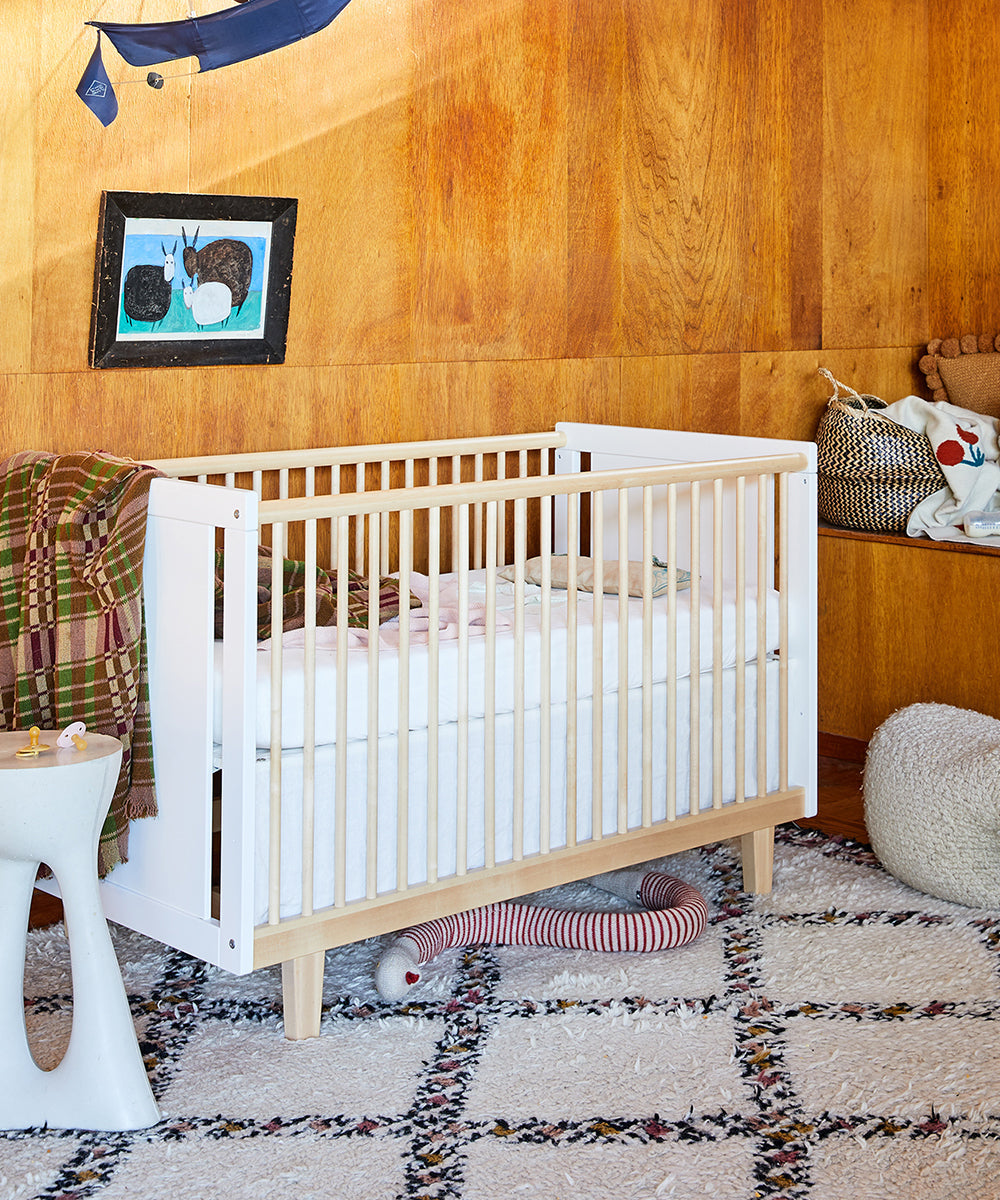 Oeuf NYC Rhea Lit de bébé, noyer