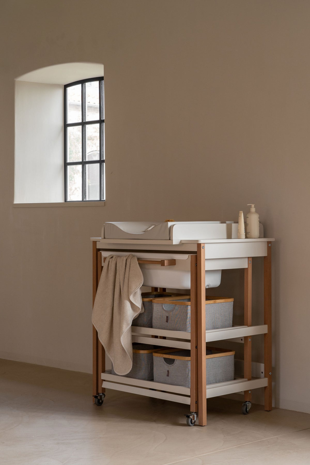Quax Smart changing and bathing station