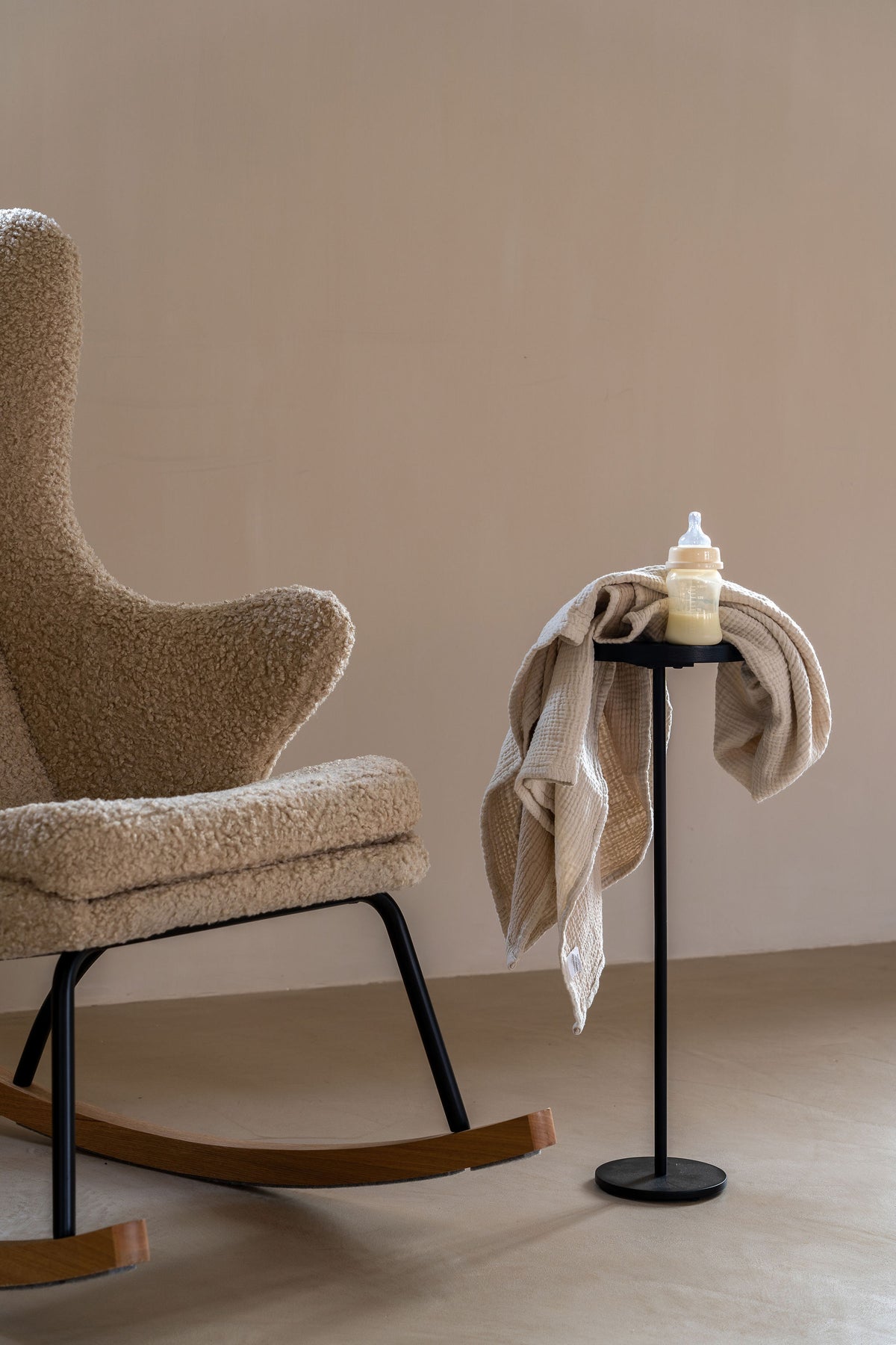 Quax side table for chair