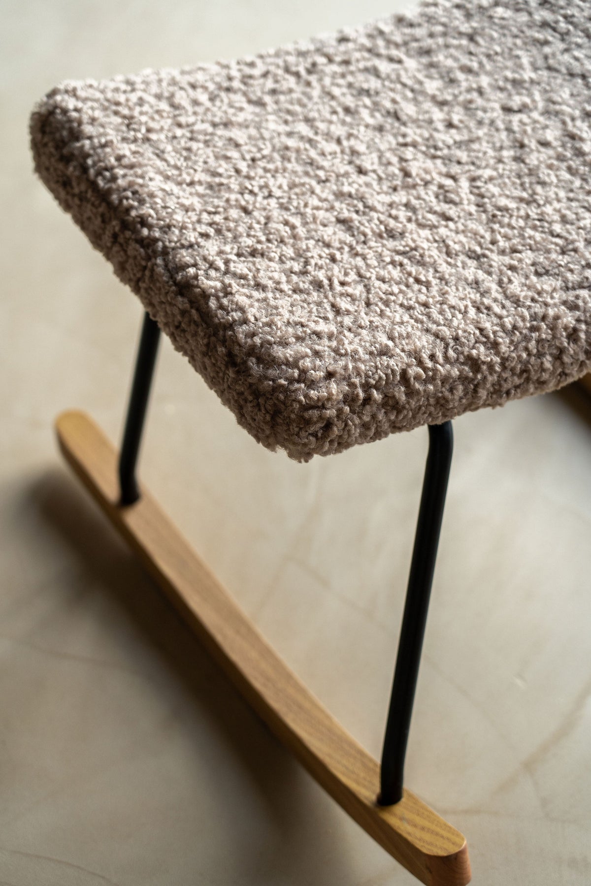 Sgabello a dondolo Quax De Luxe Stone