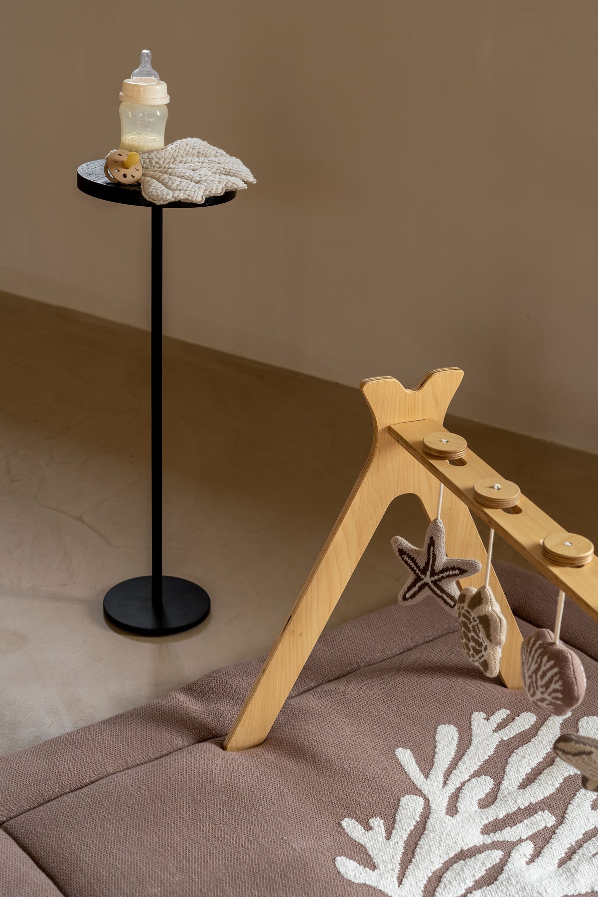 Quax side table for chair
